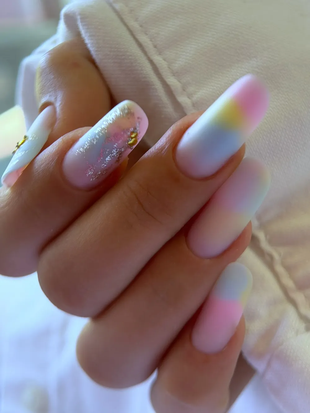 Aura în nuanțe pastel